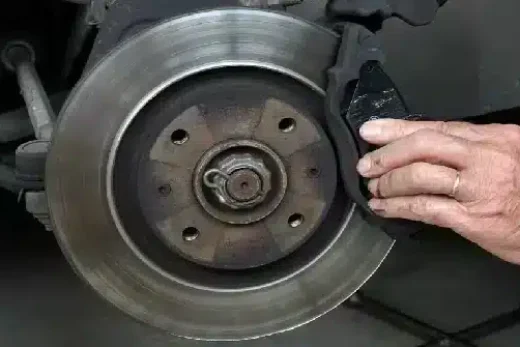 چه زمانی باید لنت های ترمز را تعویض کرد؟